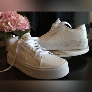 NEW PUMA WOMENS SNEAKERS SOFT FOAM COMFORT LEATHER WHITE SIZE 9